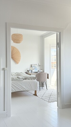 2 bedrooms, iron/ironing board, travel crib, free WiFi
