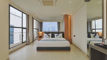 Royal Suite, City View | Down duvets, soundproofing, free WiFi, bed sheets