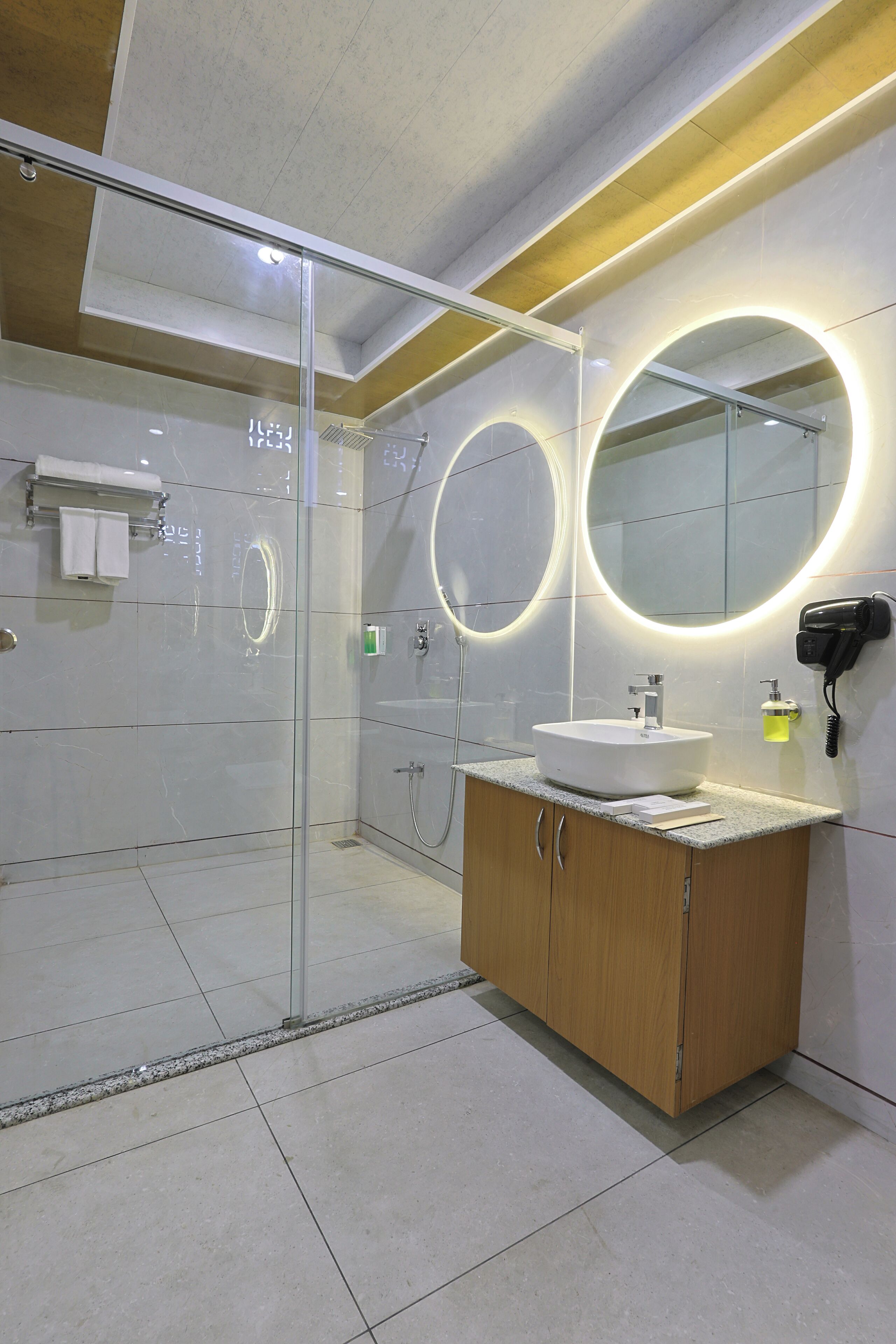 高級雙人房, 城市景觀 | 浴室 | 淋浴設備、免費盥洗用品、毛巾、肥皂