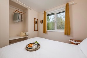 3 bedrooms, iron/ironing board, travel crib, WiFi