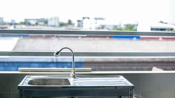 Shower, hair dryer, towels