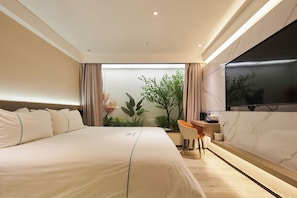 Comfort Double Room, No Windows | Desk, laptop workspace, blackout drapes, free WiFi