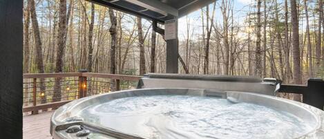 Outdoor spa tub