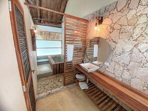 標準小屋, 陽台, 花園景觀 | 浴室 | 獨立浴缸和淋浴設備、免費盥洗用品、吹風機、毛巾