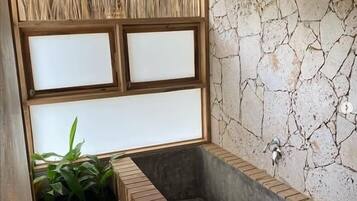 Standard Cabin, Balcony, Garden View | Bathroom | Separate tub and shower, free toiletries, hair dryer, towels