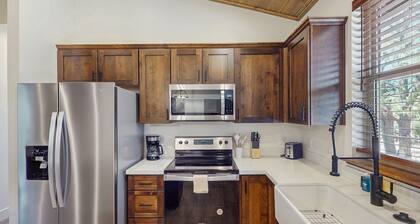 Brand new home w/ patio & mountain views, close to golf, lakes, town & more