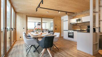 Frigorifero, forno, piano cottura, lavastoviglie