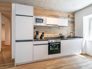 Réfrigérateur, four, plaque de cuisson, lave-vaisselle