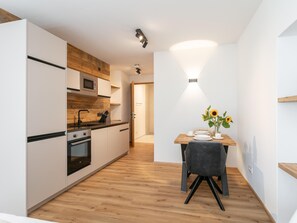 Kylskåp, ugn, spishäll och diskmaskin