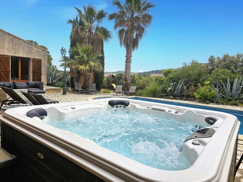 Geräumige Villa mit privatem Pool und Whirlpool