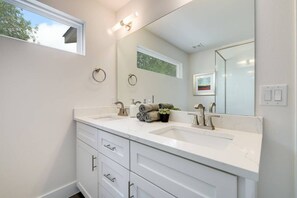 Unclassified image, 2 of 30, button