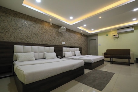 Escritorio, espacio para trabajar con laptop y wifi gratis