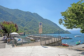 Appartement familial, plusieurs chambres, au bord du lac (Il Porticciolo Lake Front) | Marina