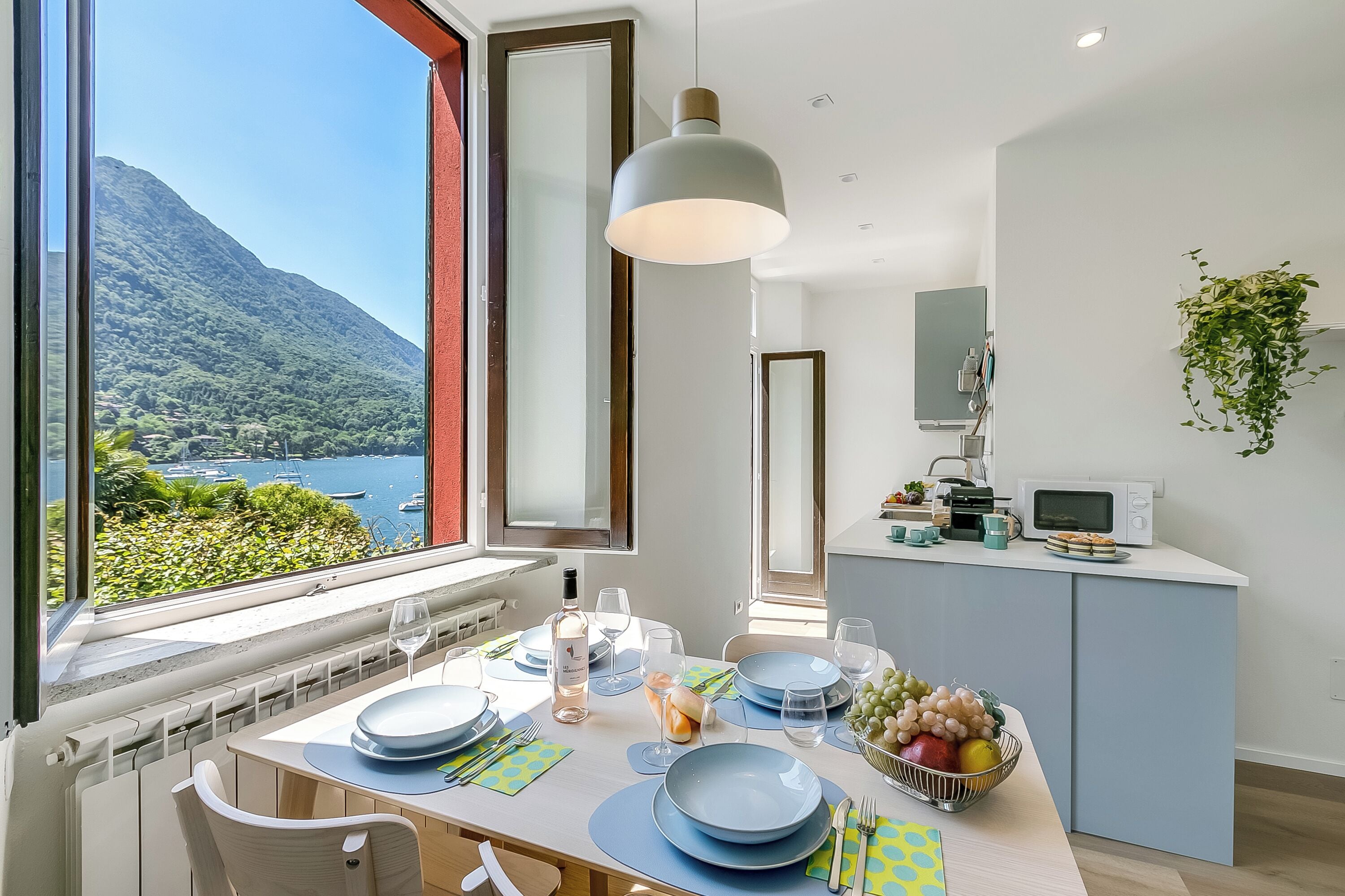 Appartement Familial, plusieurs chambres, en bord de lac (Il Porticciolo Lake Front) | Restauration