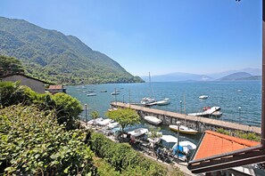 Familieleilighet, flere soverom, ved innsjø (Il Porticciolo Lake Front) | Marina