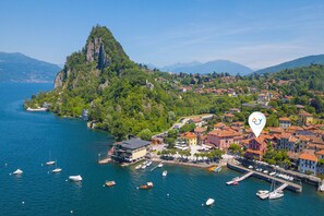 Familieleilighet, flere soverom, ved innsjø (Il Porticciolo Lake Front) | Marina