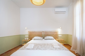 3 habitaciones, tabla de planchar con plancha, wifi y ropa de cama 