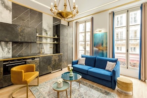 Apartamento, vista para a cidade | Ărea de estar | EscritĂłrios