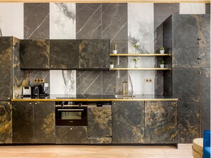 Appartement, vue ville | Cuisine privée | Chaise haute
