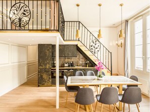 Appartement, vue ville | Cuisine privée | Chaise haute