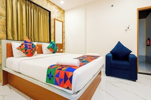 Habitación doble Deluxe, vista a la ciudad | Sábanas de algodón egipcio, ropa de cama de alta calidad y wifi gratis