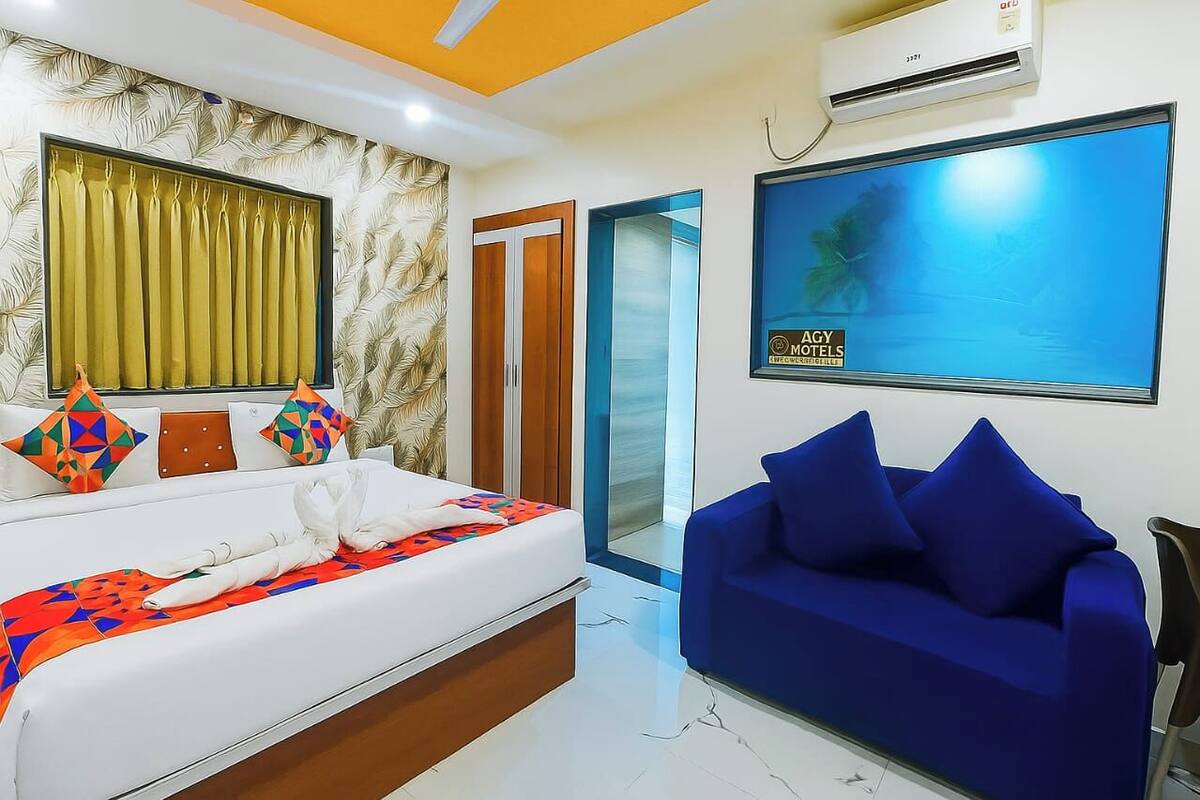 Egyptian cotton sheets, premium bedding, free WiFi, bed sheets