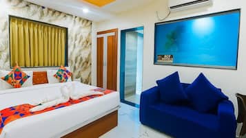 Premium Studio Suite | Egyptian cotton sheets, premium bedding, soundproofing, free WiFi
