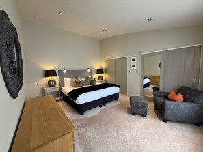4 Schlafzimmer, Bügeleisen/Bügelbrett, WLAN, Bettwäsche