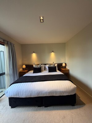 4 chambres, fer et planche à repasser, Wi-Fi, draps fournis