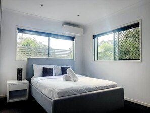 4 bedrooms, desk, iron/ironing board, WiFi