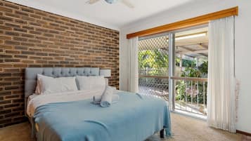 4 chambres, fer et planche à repasser, Wi-Fi, draps fournis