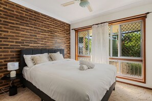 4 chambres, fer et planche à repasser, Wi-Fi, draps fournis