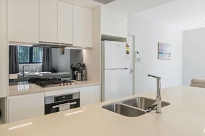 Fridge, microwave, stovetop, dishwasher