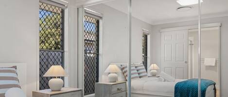 4 chambres, fer et planche à repasser, Wi-Fi, draps fournis