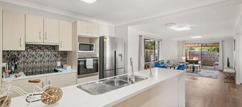 Cosy 4BR Home with Yard in Peaceful Keperra