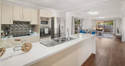 Cosy 4BR Home with Yard in Peaceful Keperra