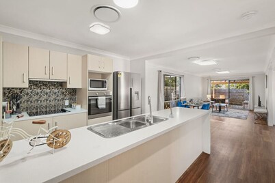 Cosy 4BR Home with Yard in Peaceful Keperra