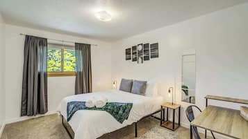 2 bedrooms, desk, iron/ironing board, travel cot