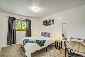 2 bedrooms, desk, iron/ironing board, travel cot