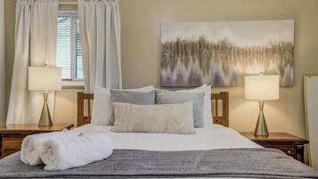 3 bedrooms, desk, iron/ironing board, travel crib