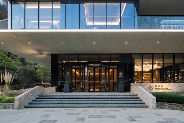 Exterior - Oclinda de flori cu izvor termal Lin Yin (Shanglou)