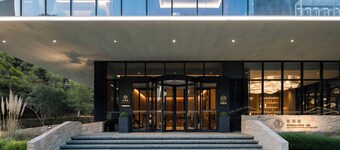 Oclinda de flori cu izvor termal Lin Yin