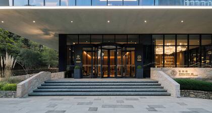 Oclinda de flori cu izvor termal Lin Yin