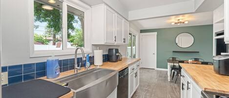 Mikrobølgeovn, ovn, kogeplade, opvaskemaskine