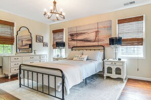 3 bedrooms, iron/ironing board, internet, bed sheets