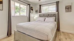 3 habitaciones, escritorio, internet y ropa de cama 