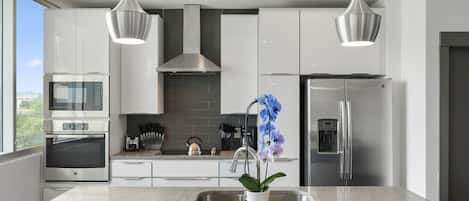 Fridge, microwave, oven, stovetop