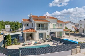 Family House, Multiple Bedrooms (Villa Aria with heated Pool and) | Exterior