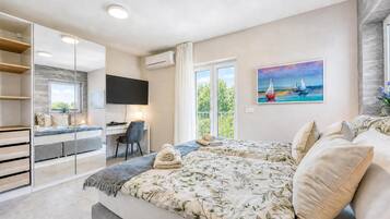 Familienhaus, 3 Schlafzimmer, Balkon (Villa Aria with heated Pool and) | 3 Schlafzimmer, WLAN