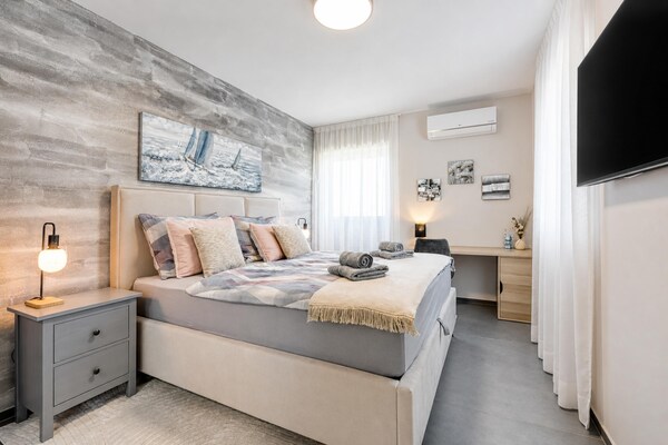 Villa Aria With Heated Pool And Whirlpool - Poreč